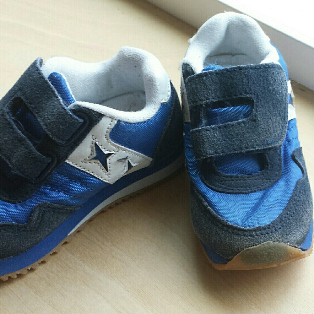Retro blue suede sneakers